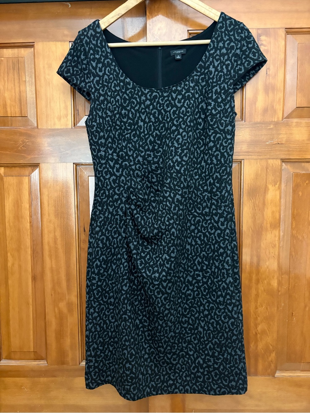Ann Taylor Black Grey Leopard Print Sheath Dress Cap Sleeve Side Drape Size 8